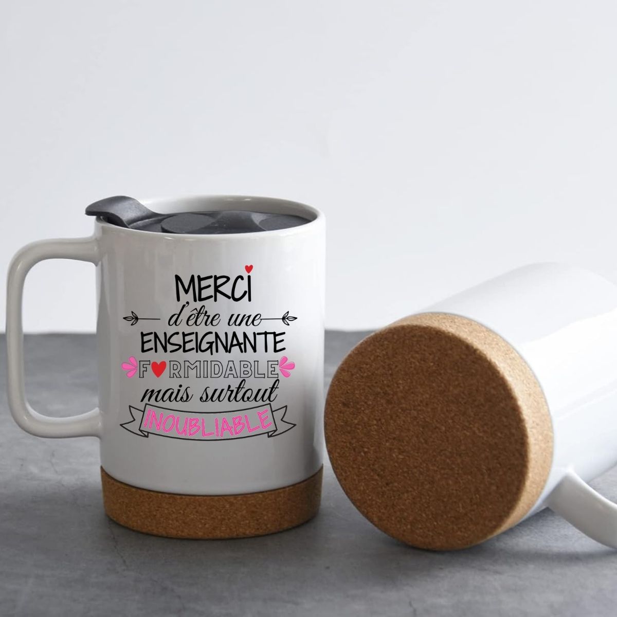 TASSE AVEC COUVERCLE ET FOND LIÈGE / CUP WITH LID AND CORK BOTTOM MERCI ENSEIGNANTE