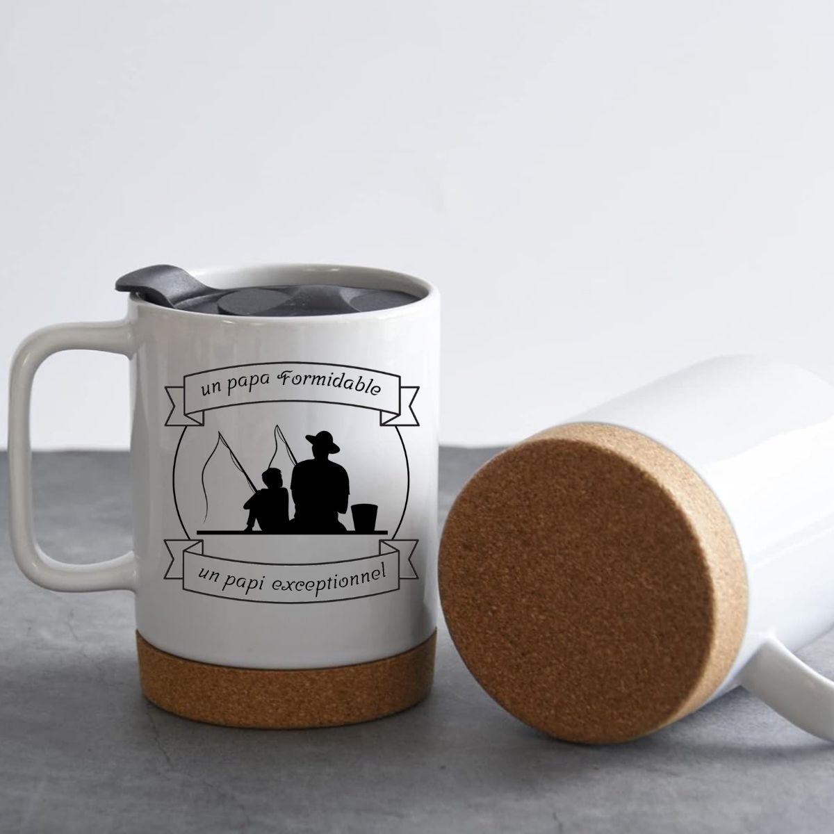 TASSE AVEC COUVERCLE ET FOND LIÈGE / CUP WITH LID AND CORK BOTTOM  MEILLEUR PAPA/PAPI